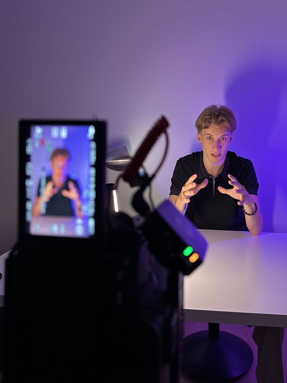 Mats Cornelissens achter de camera tijdens een opname